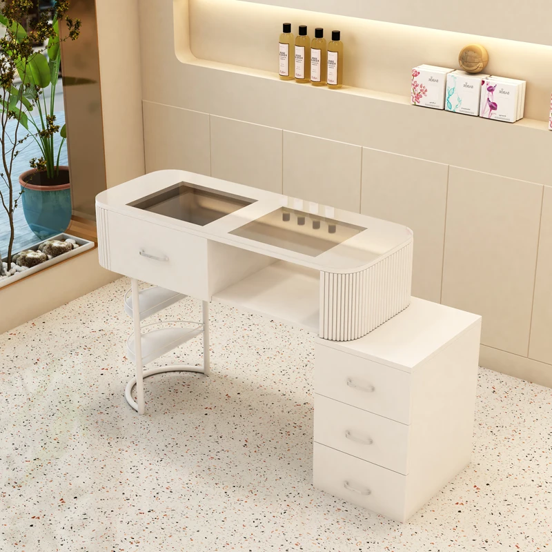 طاولة أظافر فاخرة بيضاء بتصميم - مراجعة Tech Accessories Luxury وسعره
